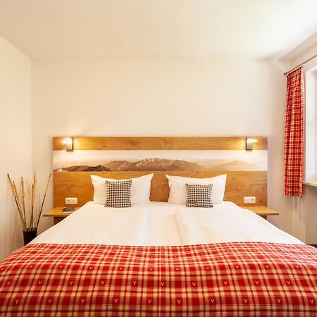 Lustiger Hirsch Hotel Akams Екстериор снимка