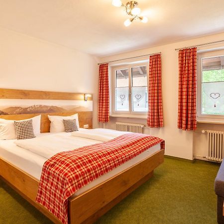 Lustiger Hirsch Hotel Akams Екстериор снимка