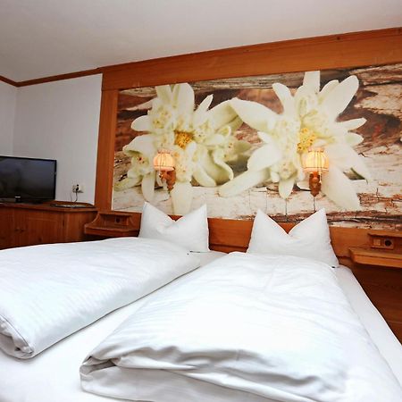 Lustiger Hirsch Hotel Akams Екстериор снимка