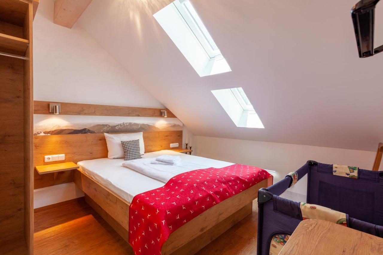 Lustiger Hirsch Hotel Akams Екстериор снимка