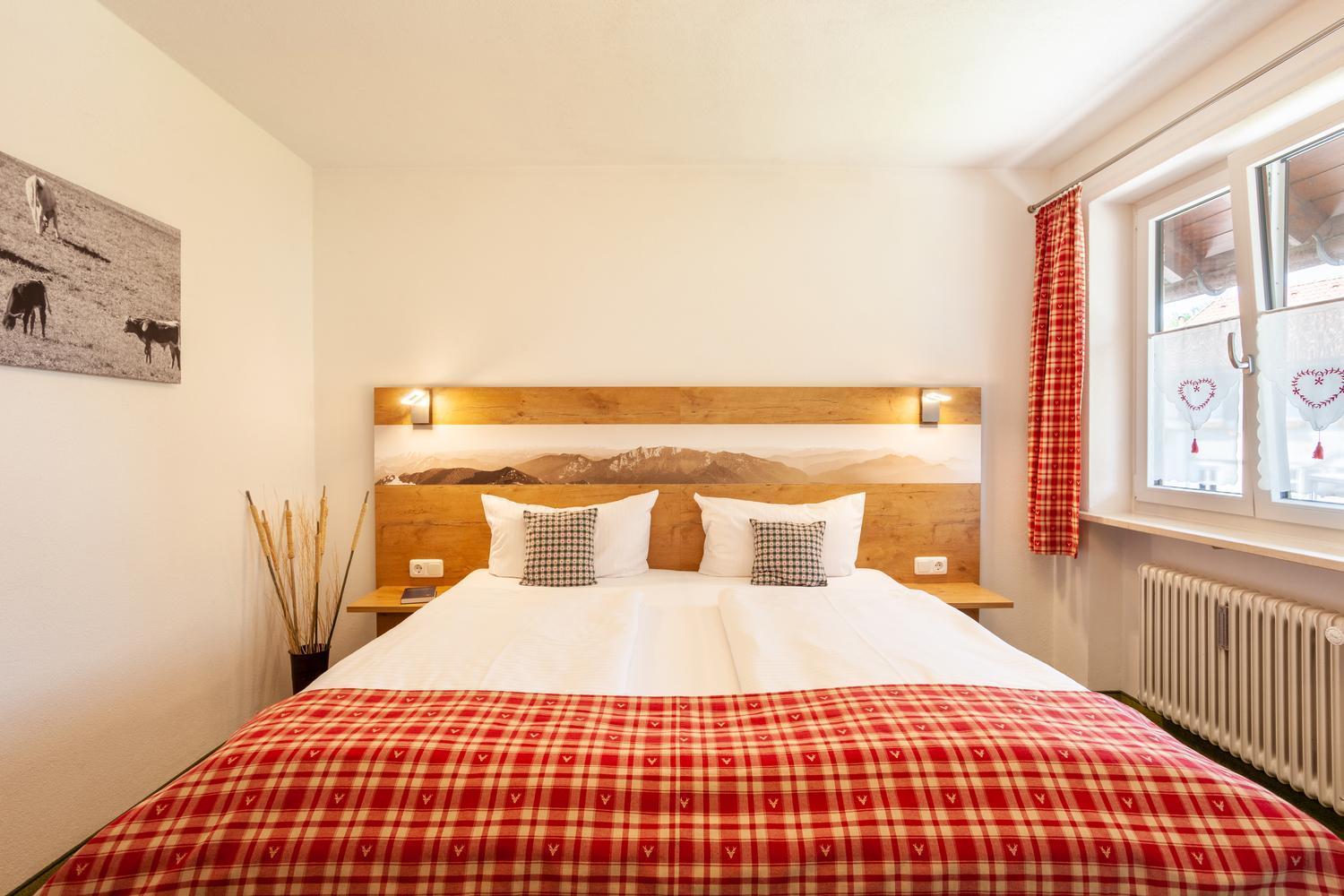 Lustiger Hirsch Hotel Akams Екстериор снимка