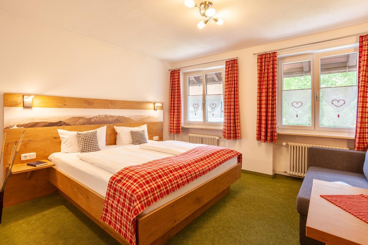 Lustiger Hirsch Hotel Akams Екстериор снимка