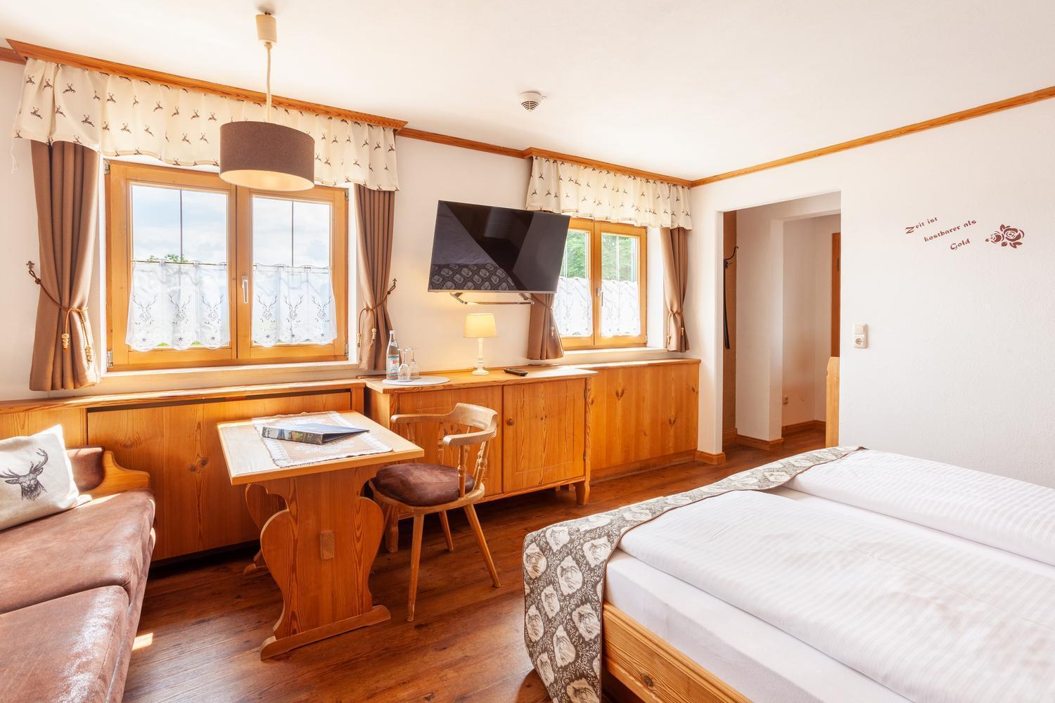 Lustiger Hirsch Hotel Akams Екстериор снимка