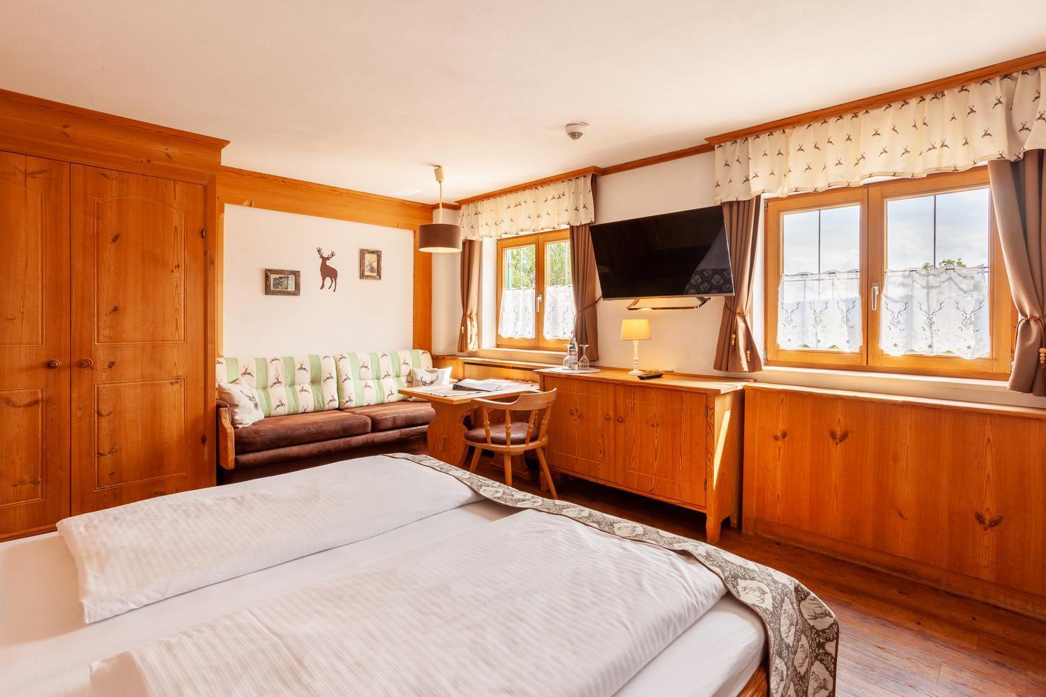 Lustiger Hirsch Hotel Akams Екстериор снимка