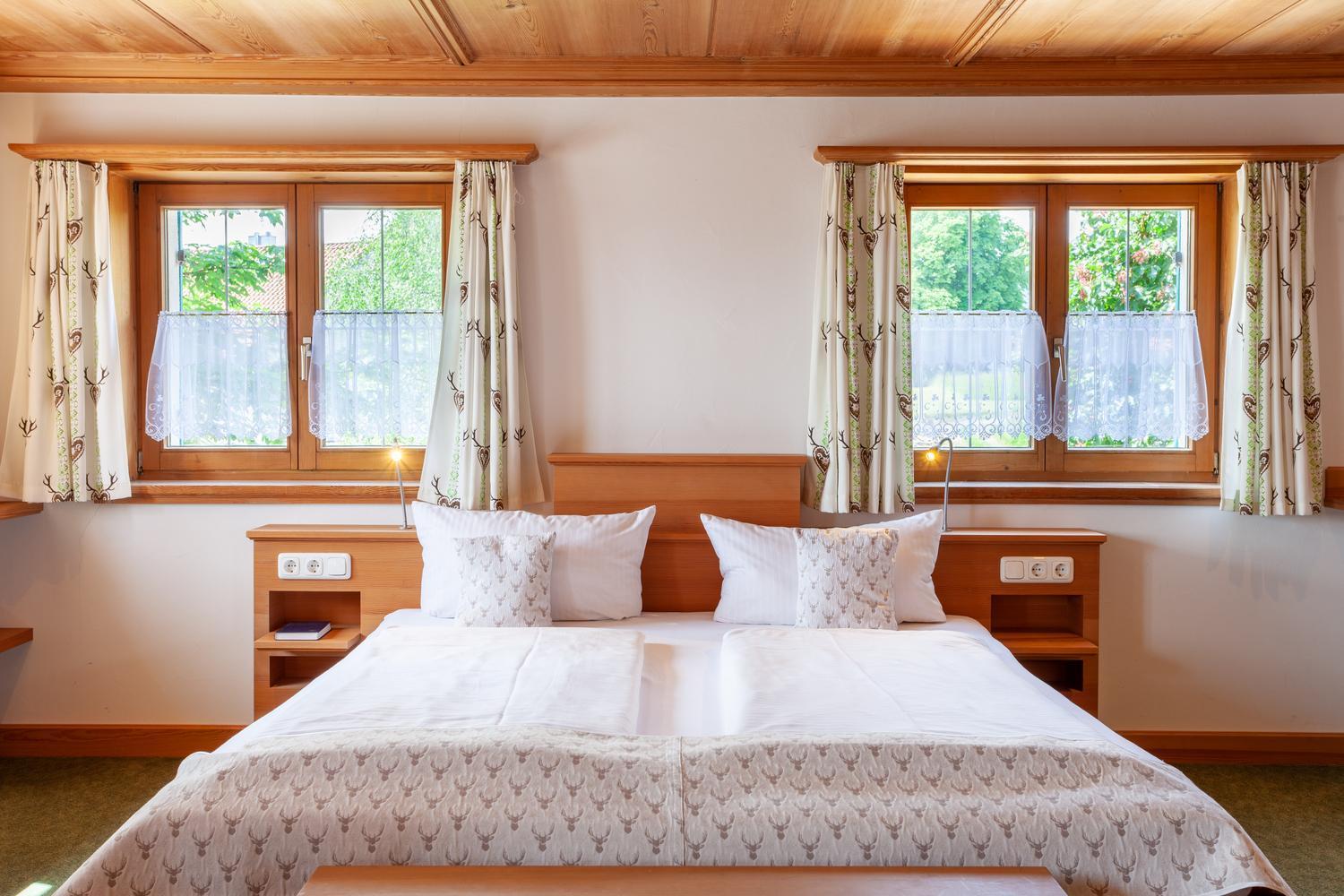 Lustiger Hirsch Hotel Akams Екстериор снимка