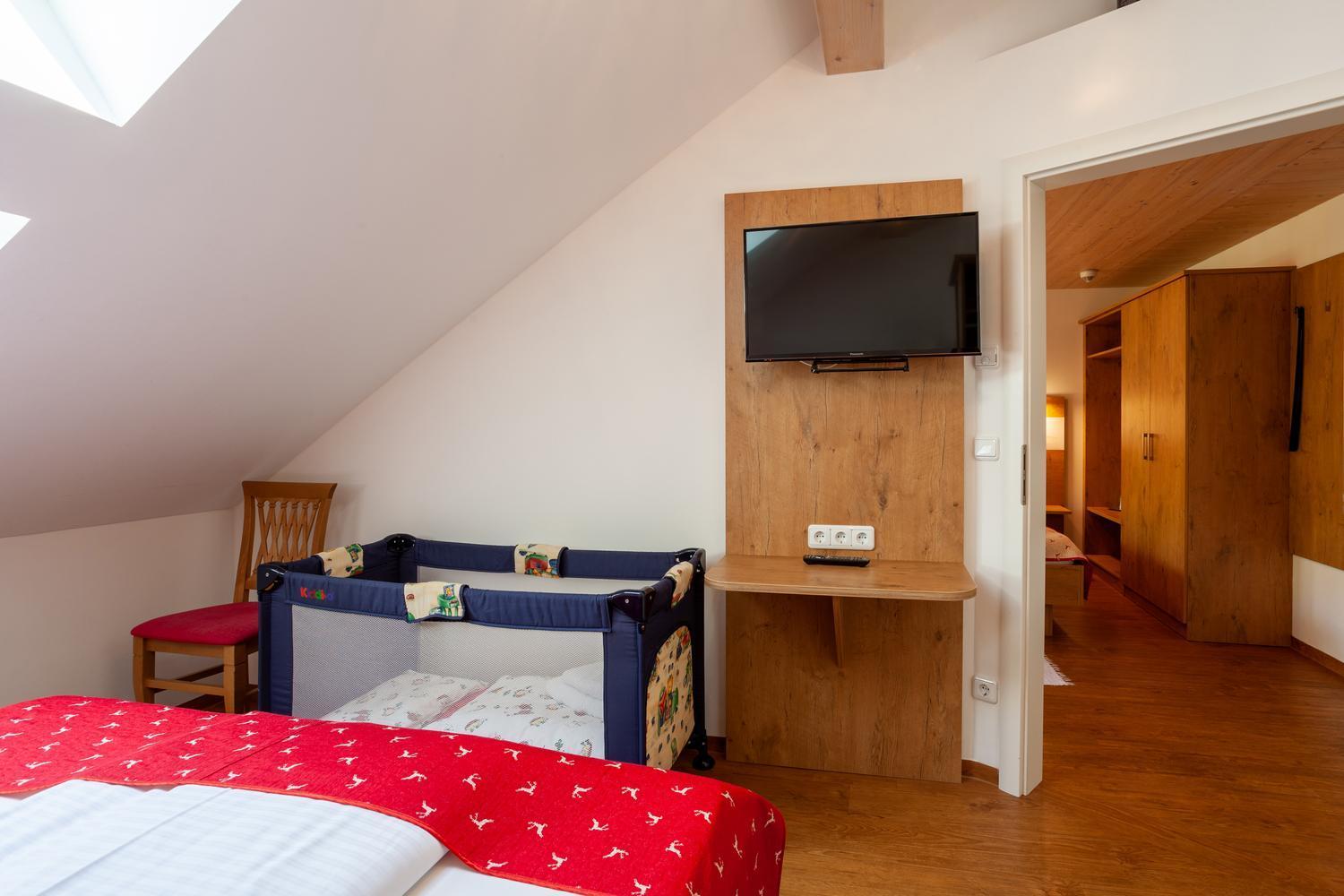 Lustiger Hirsch Hotel Akams Екстериор снимка
