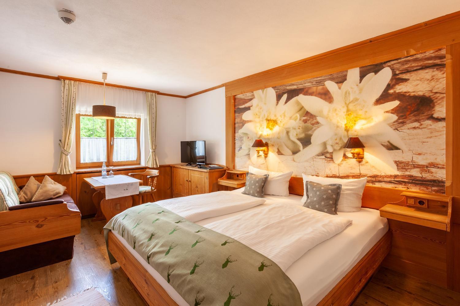 Lustiger Hirsch Hotel Akams Екстериор снимка