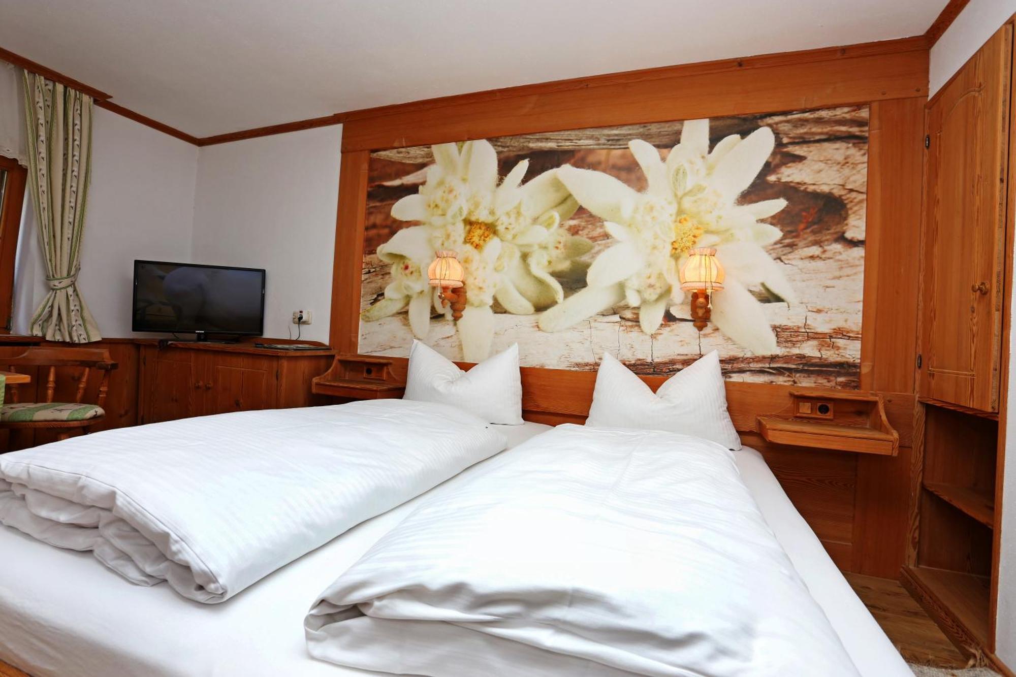 Lustiger Hirsch Hotel Akams Екстериор снимка