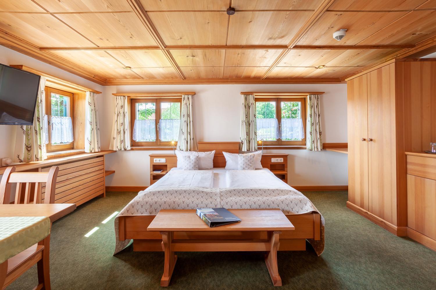 Lustiger Hirsch Hotel Akams Екстериор снимка
