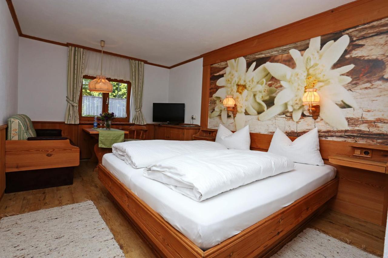 Lustiger Hirsch Hotel Akams Екстериор снимка