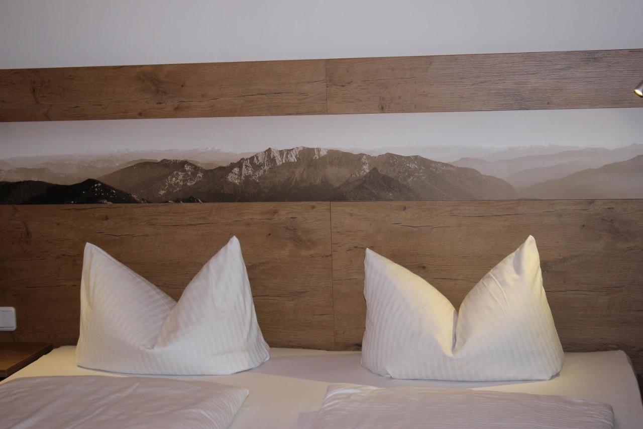 Lustiger Hirsch Hotel Akams Екстериор снимка
