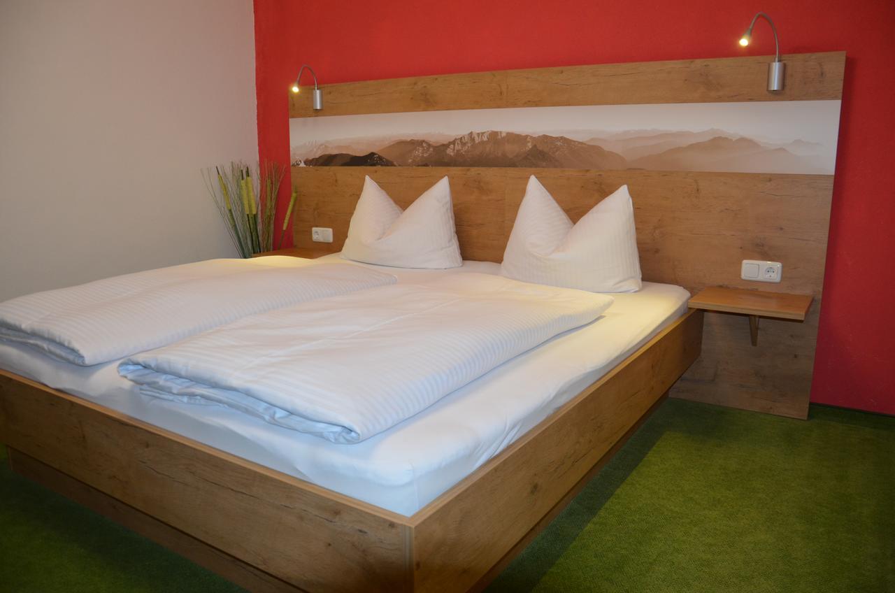 Lustiger Hirsch Hotel Akams Екстериор снимка