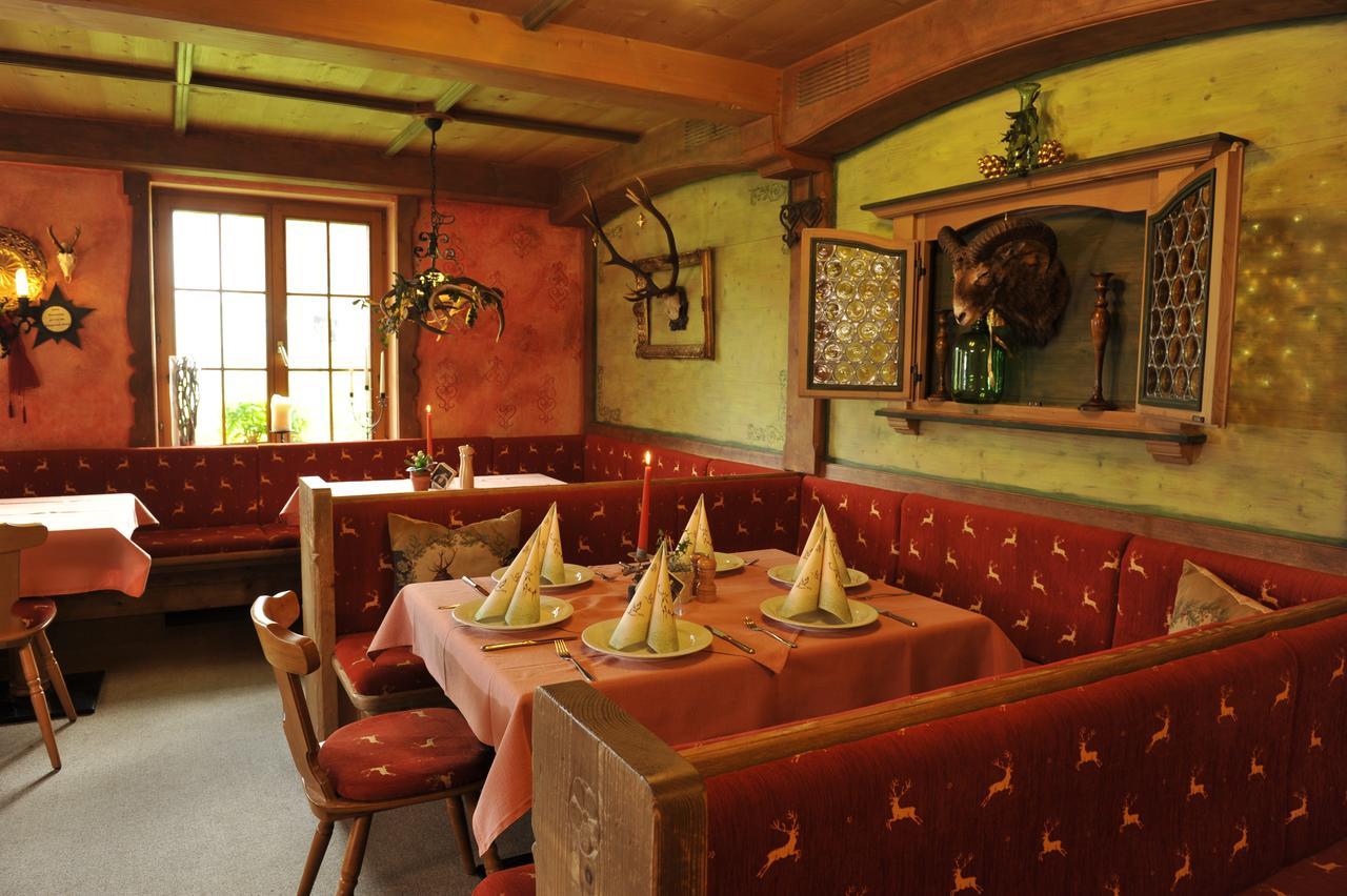 Lustiger Hirsch Hotel Akams Екстериор снимка