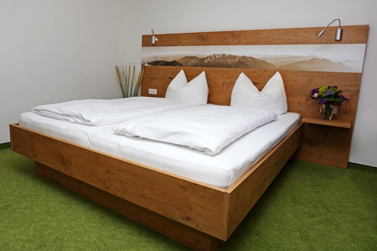 Lustiger Hirsch Hotel Akams Екстериор снимка