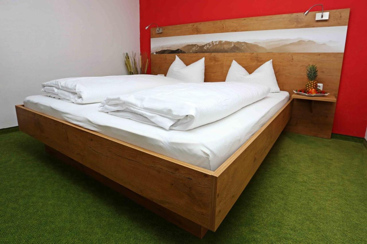 Lustiger Hirsch Hotel Akams Екстериор снимка