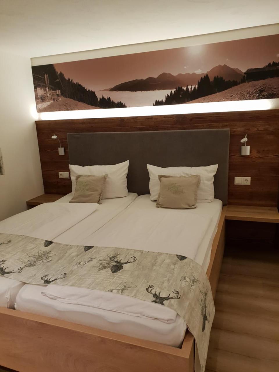 Lustiger Hirsch Hotel Akams Екстериор снимка