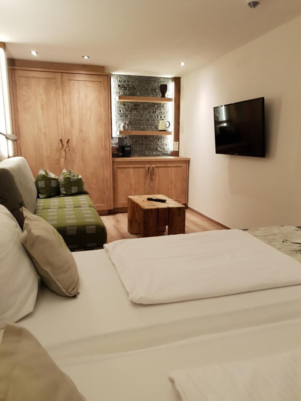 Lustiger Hirsch Hotel Akams Екстериор снимка