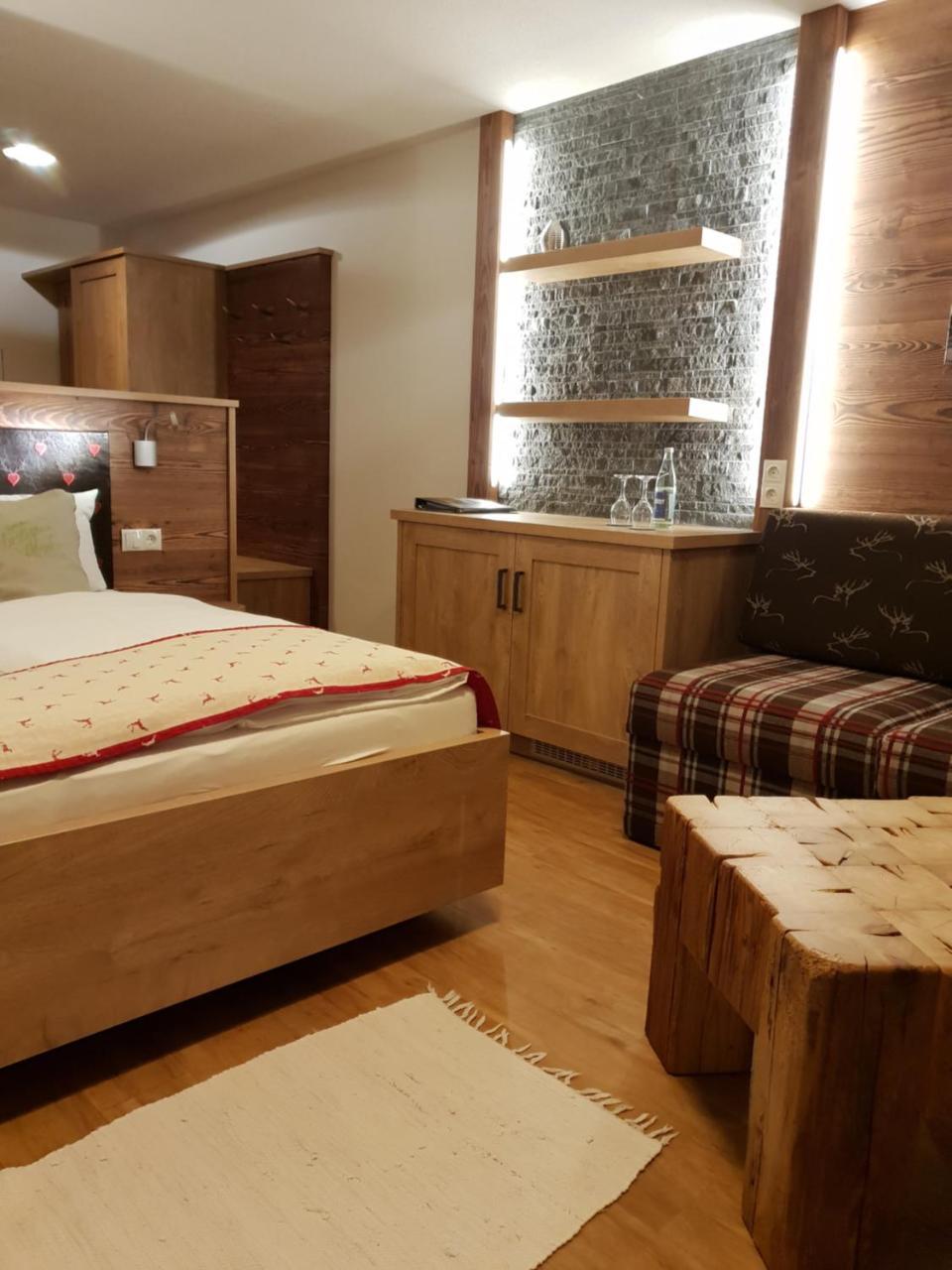 Lustiger Hirsch Hotel Akams Екстериор снимка